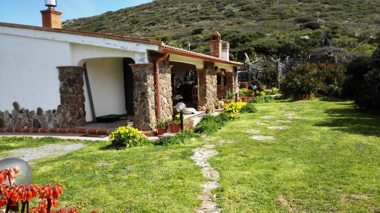 B&B Glamping Semaforo Capo Sperone SantʼAntìoco Buitenkant foto