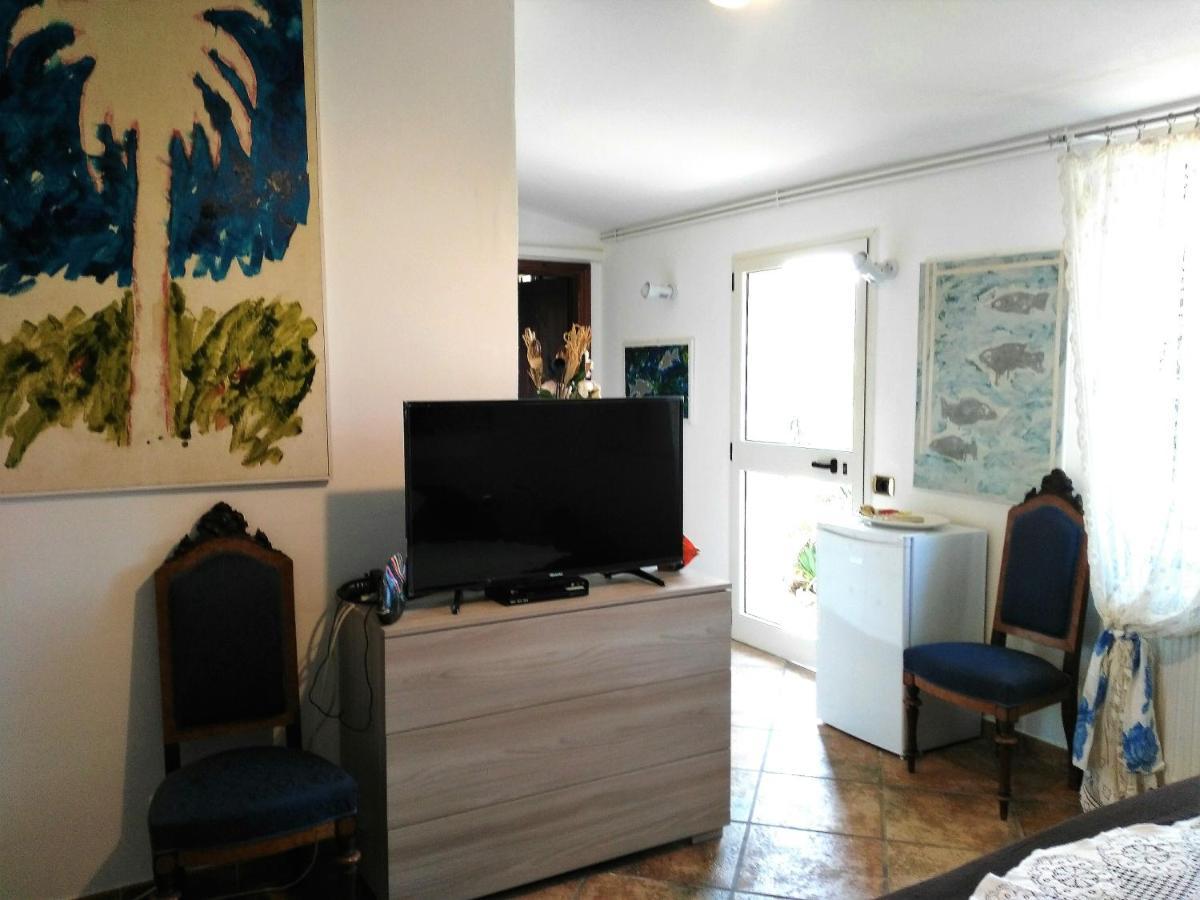 B&B Glamping Semaforo Capo Sperone SantʼAntìoco Buitenkant foto